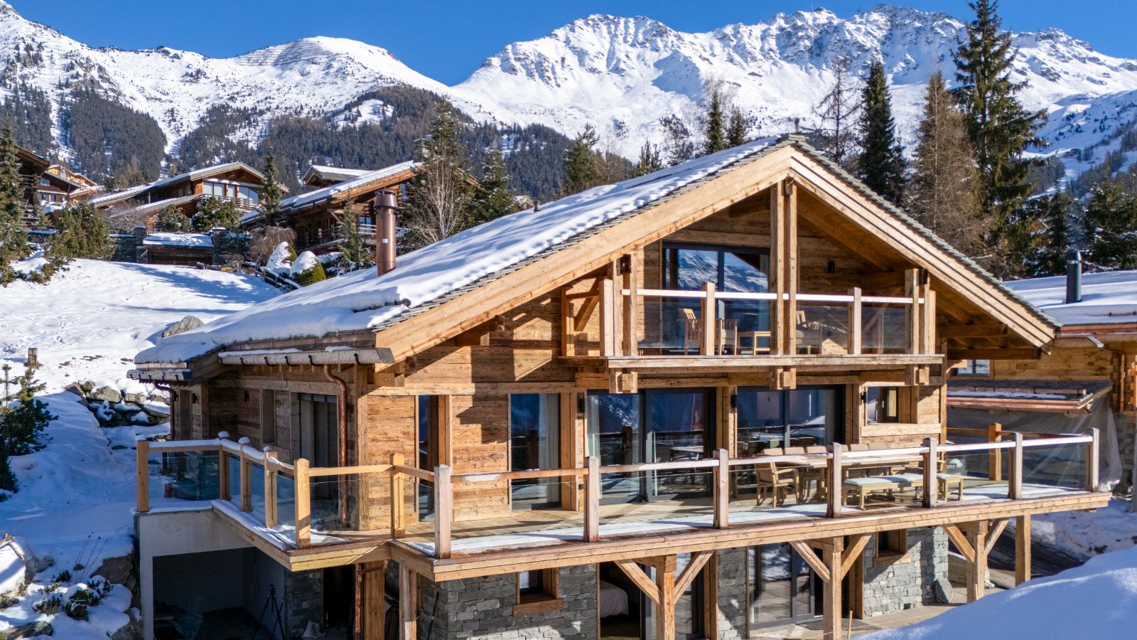 Luxury-Ski-Chalet-Verbier-Chalet-Kitsilano-Oxford-Ski-Exterior (10).jpg