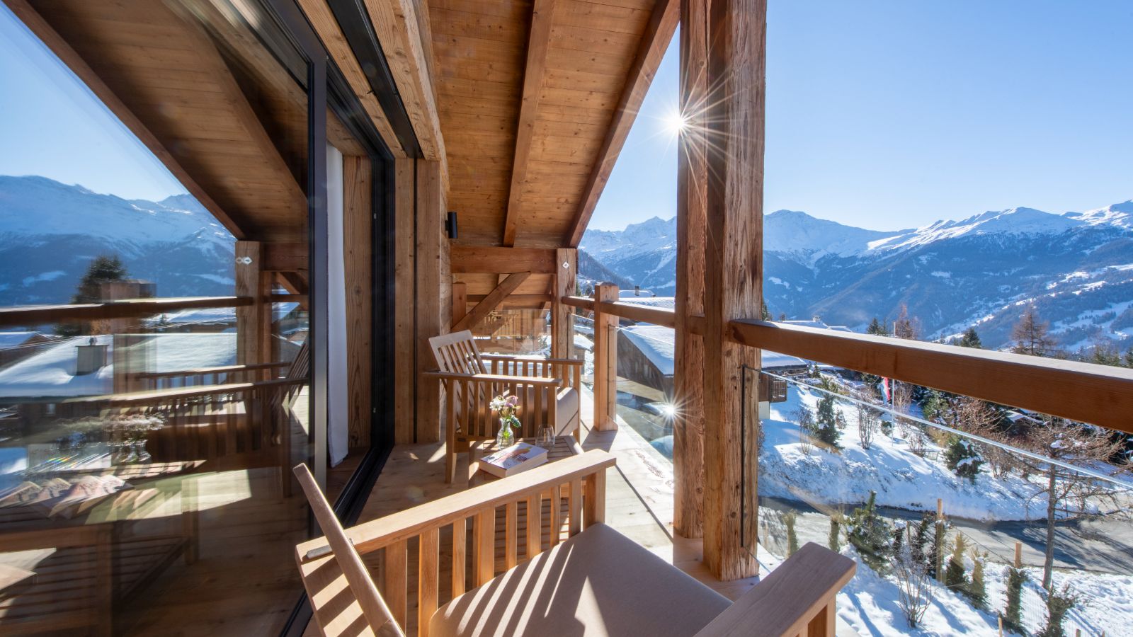 Luxury-Ski-Chalet-Verbier-Chalet-Kitsilano-Oxford-Ski-Exterior (12).jpg
