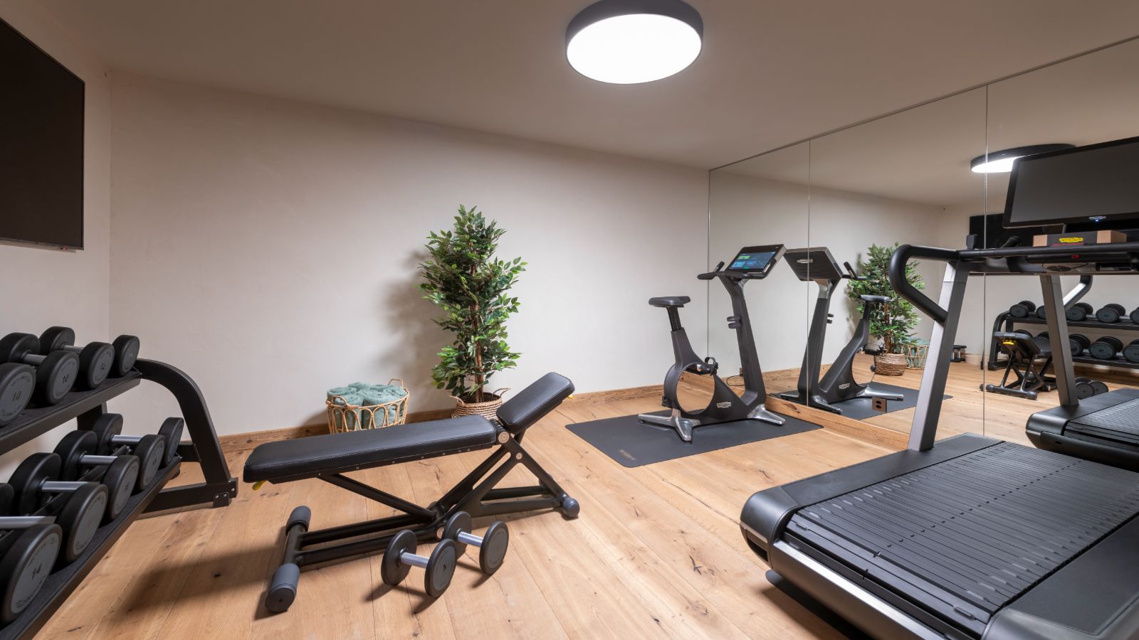 Luxury-Ski-Chalet-Verbier-Chalet-Kitsilano-Oxford-Ski-Gym.jpg