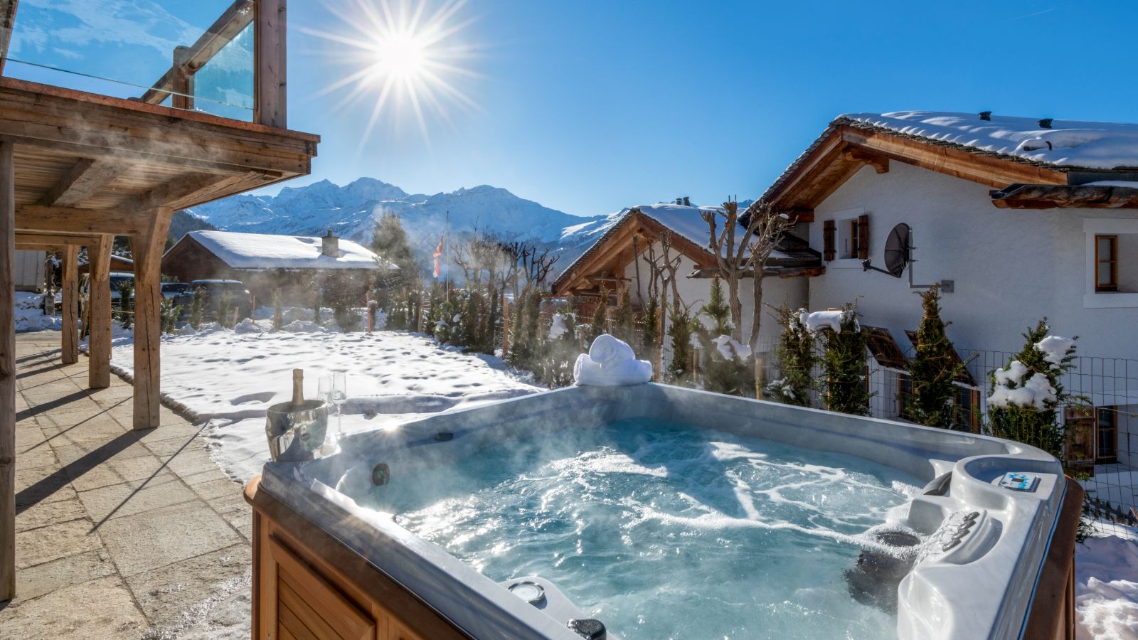 Luxury-Ski-Chalet-Verbier-Chalet-Kitsilano-Oxford-Ski-Hot-Tub.jpg