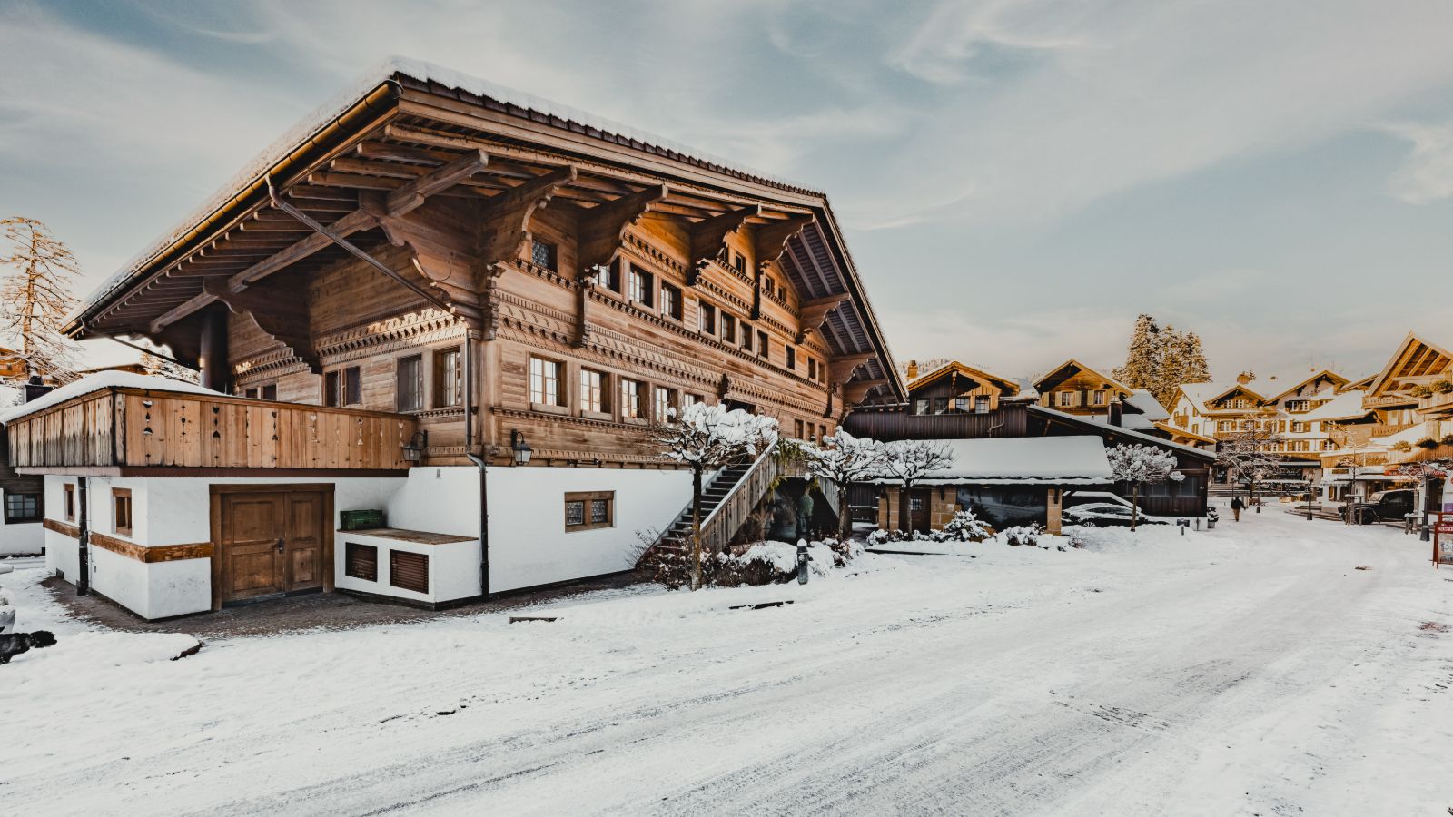 Luxury-Ski-Chalet-Gstaad-Ultima-Promenade-Oxford-Ski-Exterior.jpg