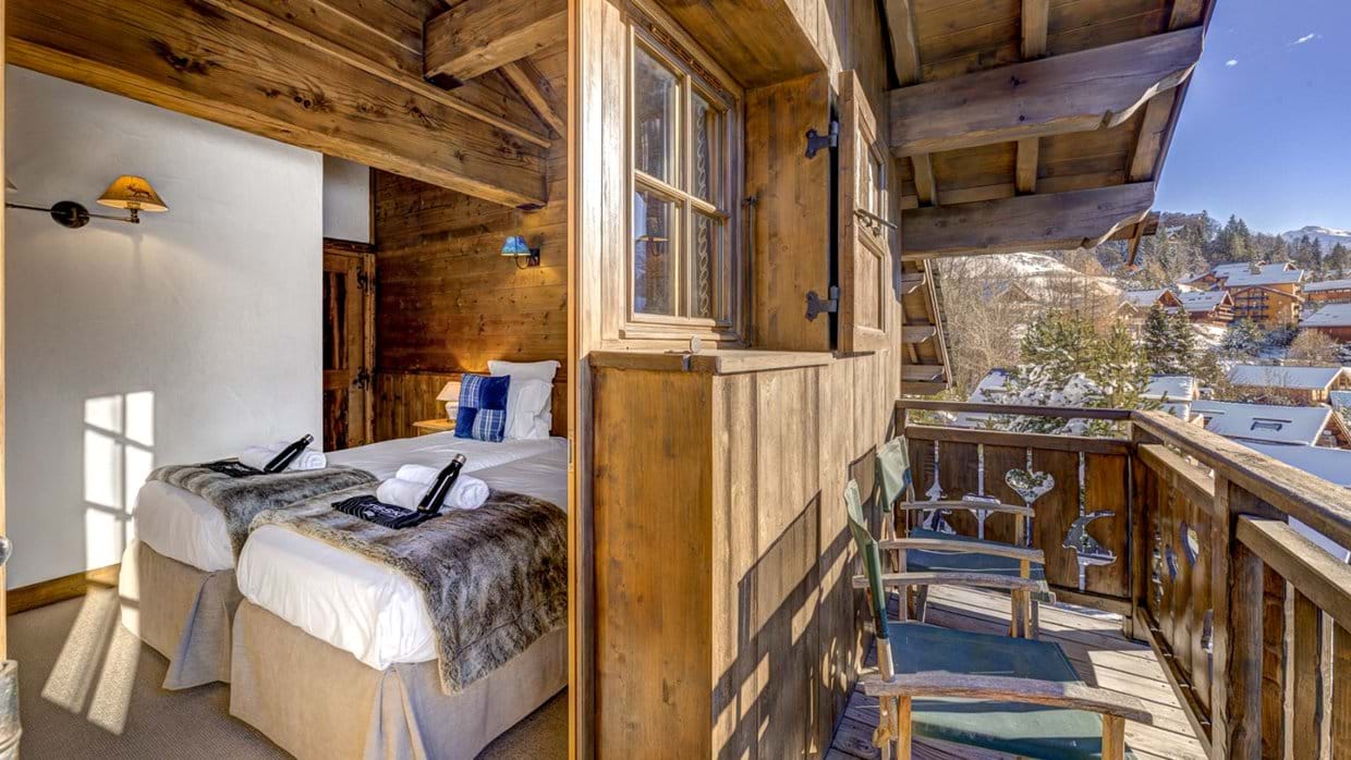 luxury-ski-chalet-meribel-chalet-amarena-oxford-ski-bedroom-blue (2).jpg