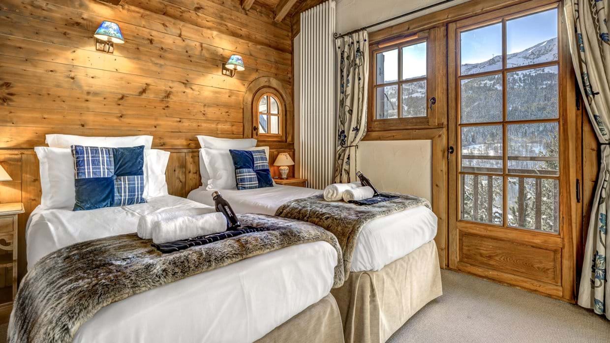 luxury-ski-chalet-meribel-chalet-amarena-oxford-ski-bedroom-blue (4).jpg