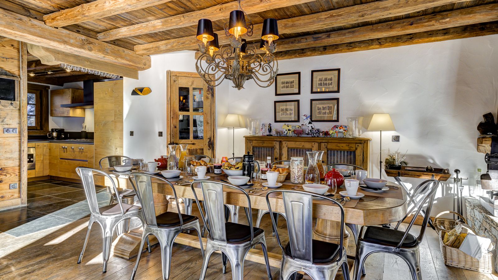 luxury-ski-chalet-meribel-chalet-amarena-oxford-ski-dining (2).jpg