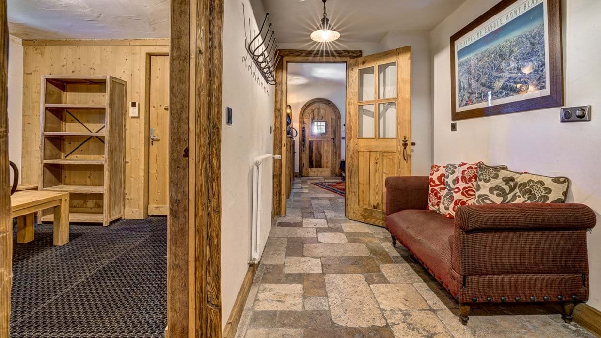 luxury-ski-chalet-meribel-chalet-amarena-oxford-ski-entrance (1).jpg