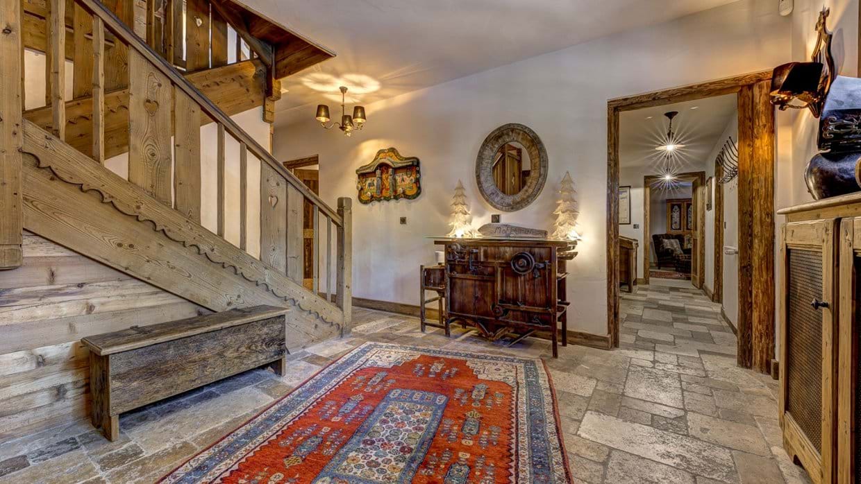 luxury-ski-chalet-meribel-chalet-amarena-oxford-ski-entrance (2).jpg