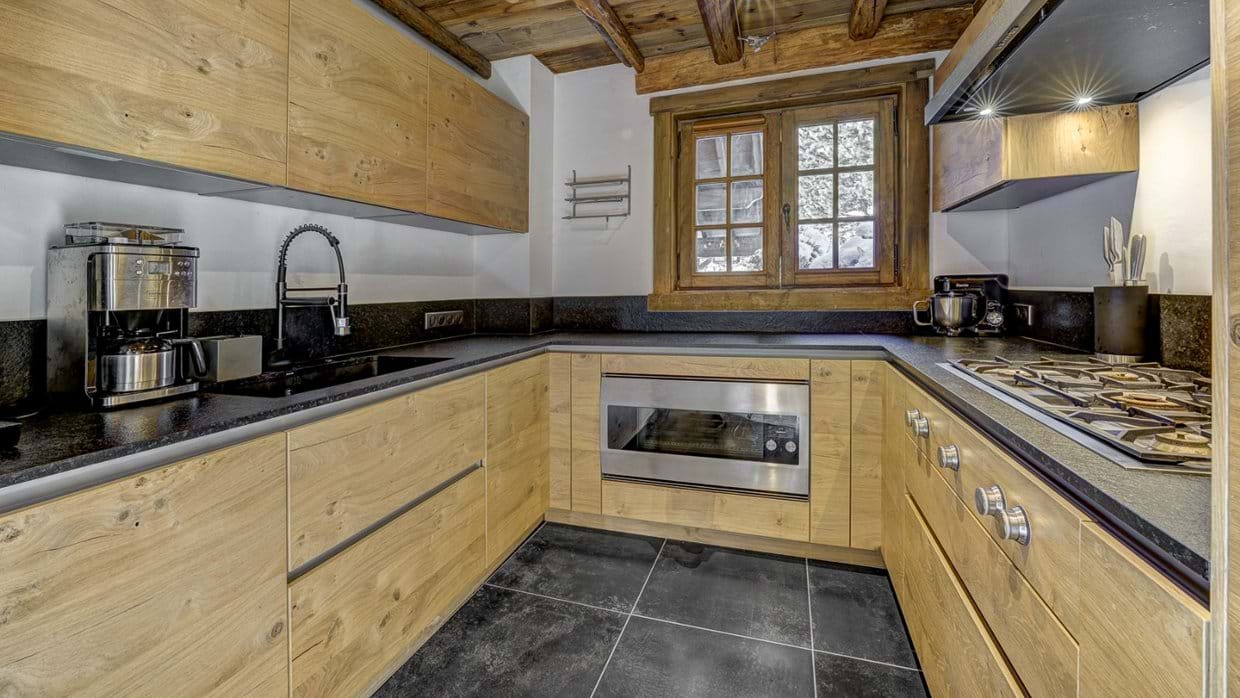 luxury-ski-chalet-meribel-chalet-amarena-oxford-ski-kitchen.jpg
