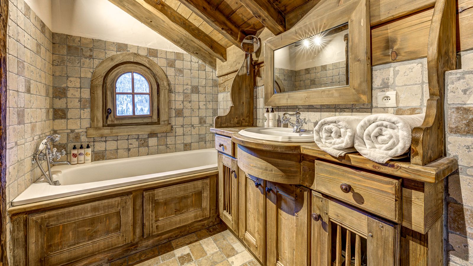luxury-ski-chalet-meribel-chalet-amarena-oxford-ski-bathroom (2).jpg