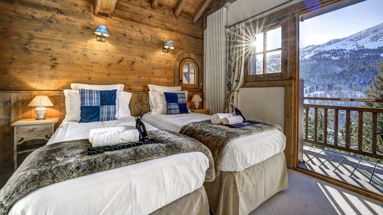 luxury-ski-chalet-meribel-chalet-amarena-oxford-ski-bedroom-blue (1).jpg