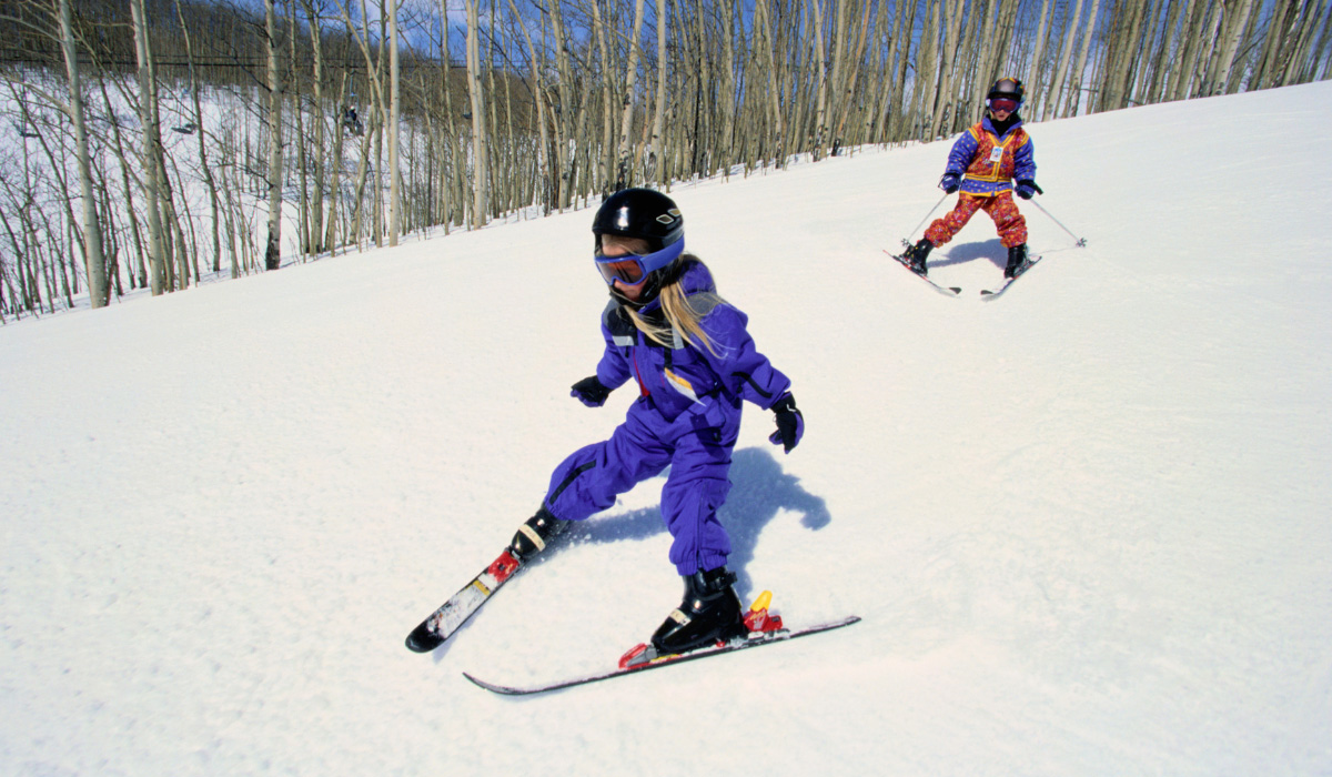 Children skiing pizza stance