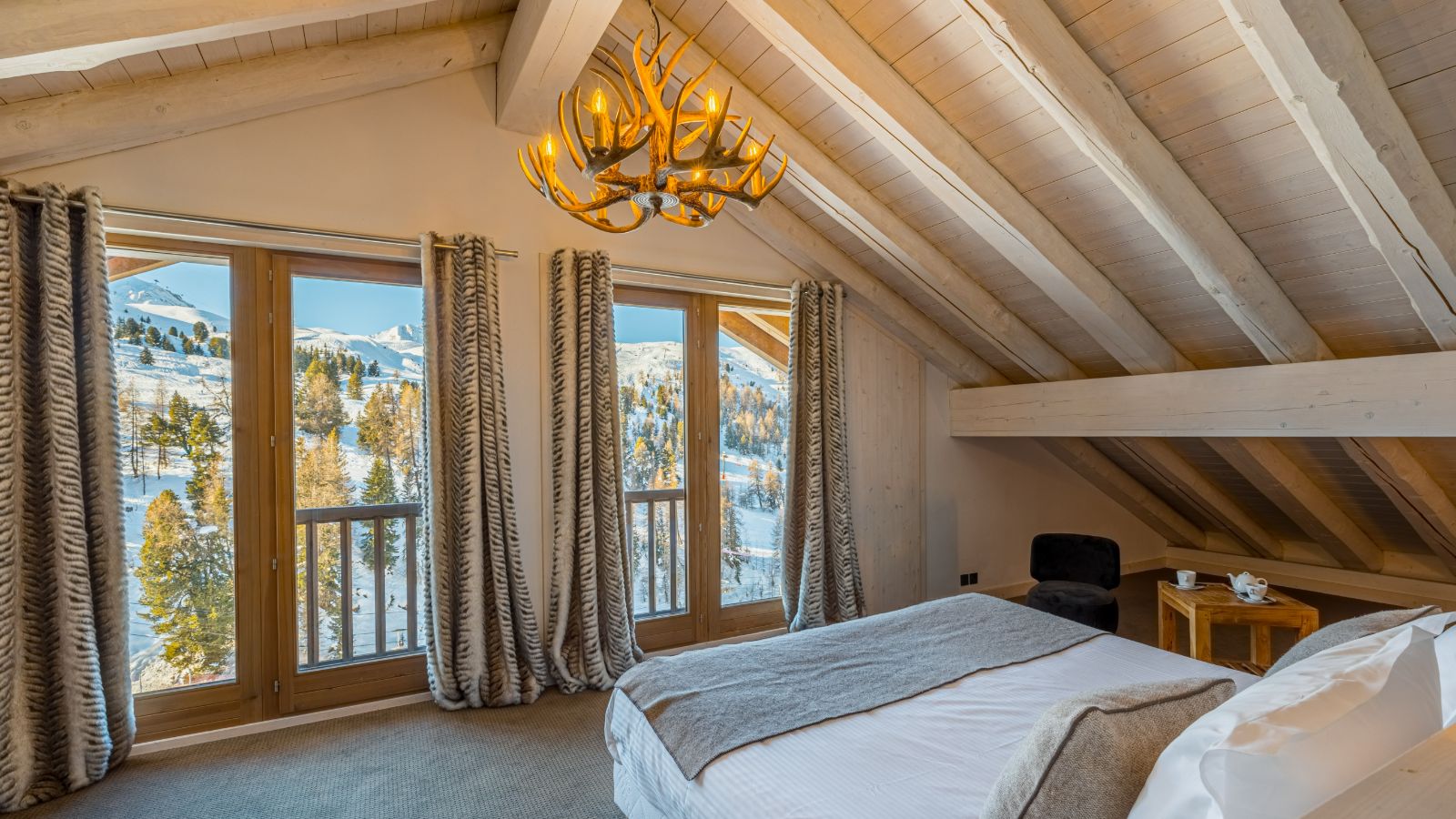 Luxury-Ski-Chalet-La Plagne-Chalet-Hugo-Oxford-Ski- Bedroom 1 (2).jpg