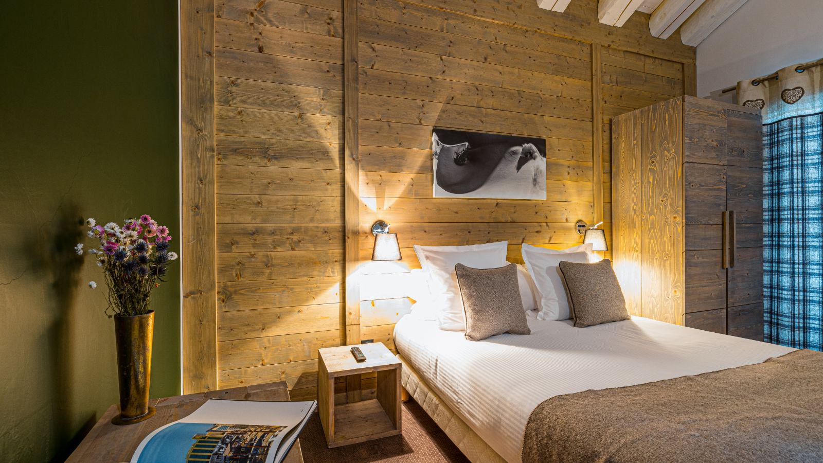 Luxury-Ski-Chalet-La Plagne-Chalet-Hugo-Oxford-Ski- Bedroom 2.jpg