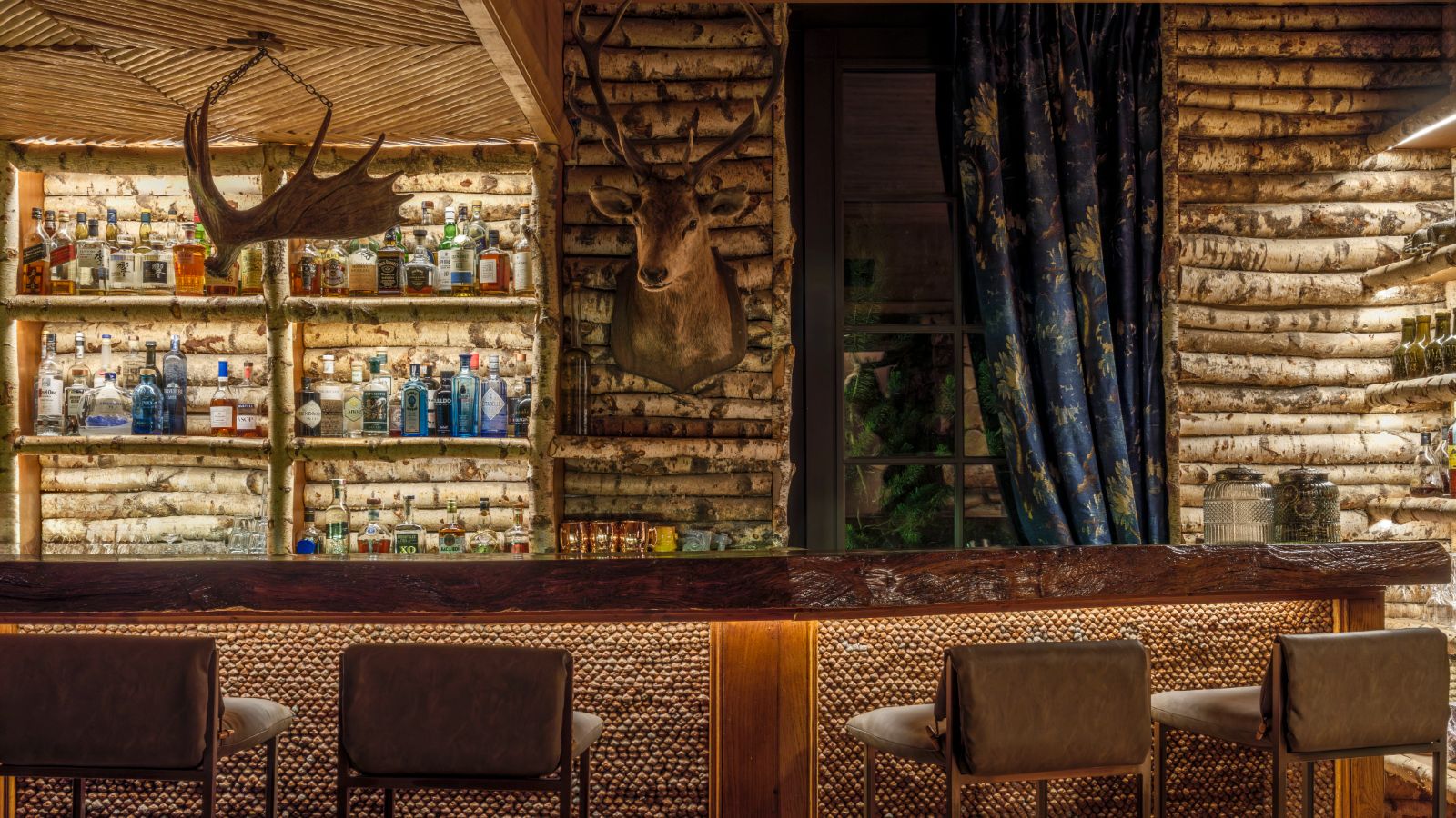 Luxury-Ski-Hotel-Le-Lodge-Park-Megeve-Oxford-Ski-Bar.JPG