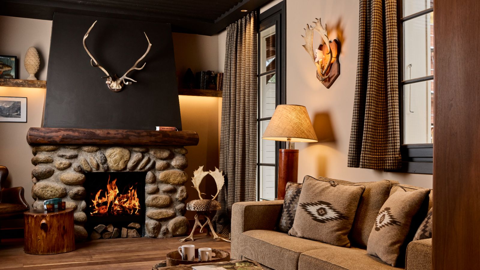 Luxury-Ski-Hotel-Le-Lodge-Park-Megeve-Oxford-Ski-Fireplace.jpg
