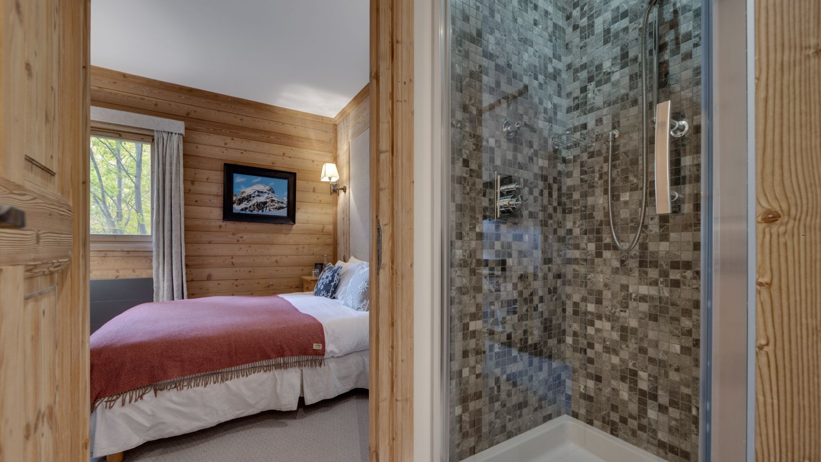 _DX32209 - Bed 4.jpg