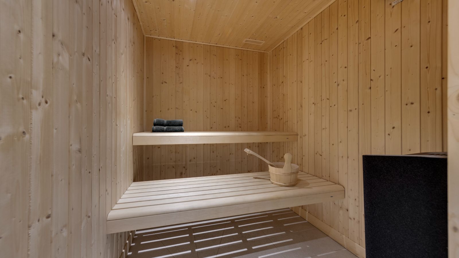 _DX32059 - Sauna.jpg