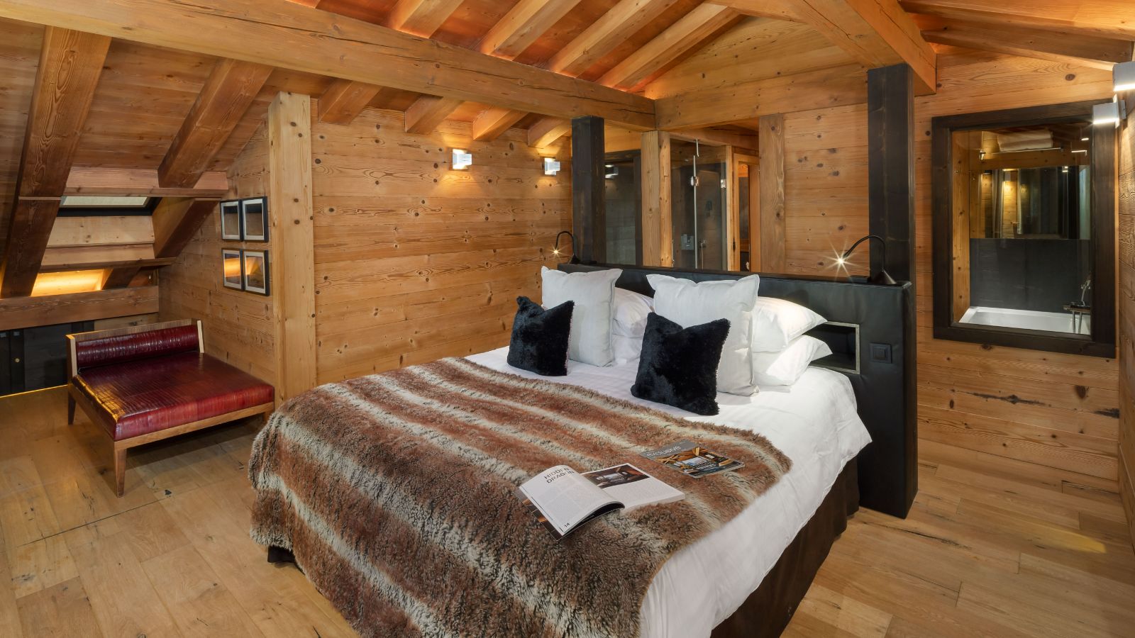 Luxury-Ski-Chalet-Veysonnaz-Hidden-Dragon-Oxford-Ski-Bedroom (6).jpg