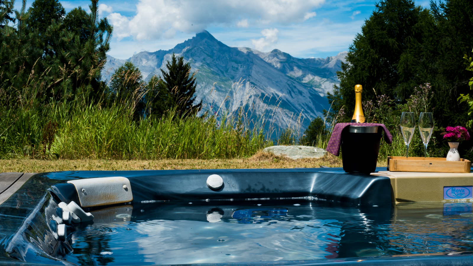 Luxury-Ski-Chalet-Veysonnaz-Hidden-Dragon-Oxford-Ski-Hot-Tub.png
