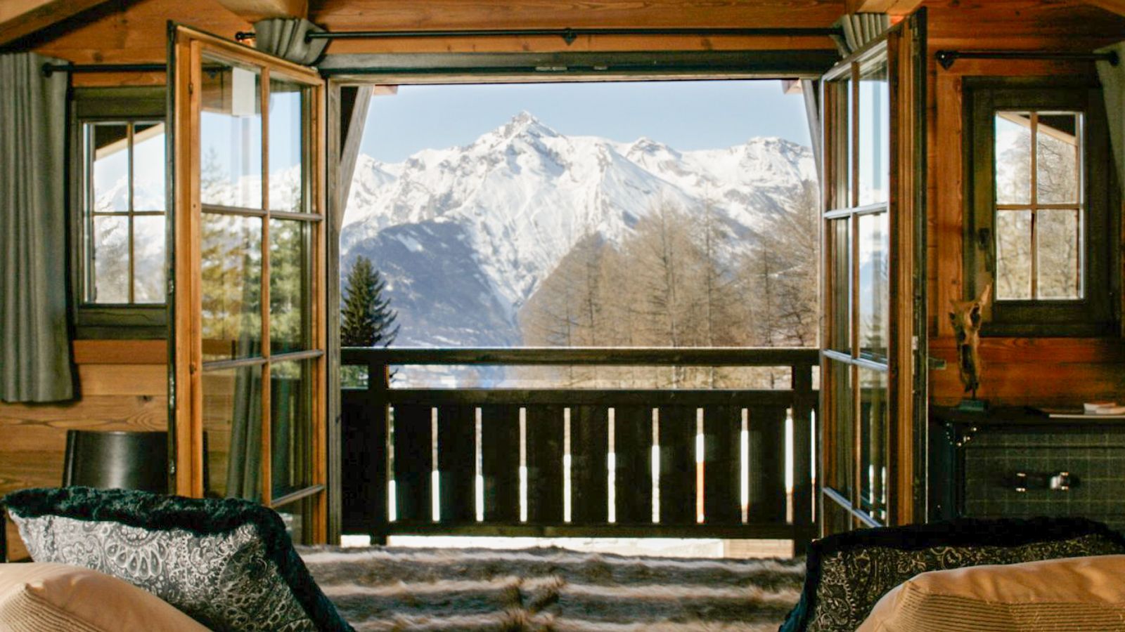 Luxury-Ski-Chalet-Veysonnaz-Hidden-Dragon-Oxford-Ski-View.jpg