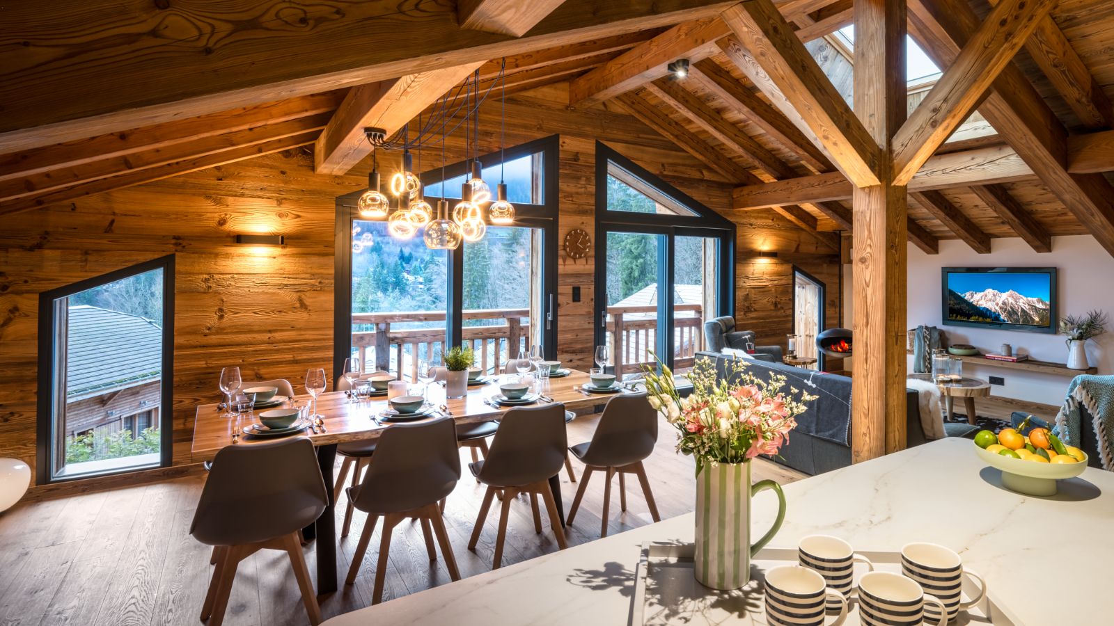 luxury-ski-chalets-morzine-zaza-oxford-ski-dining (2).jpg