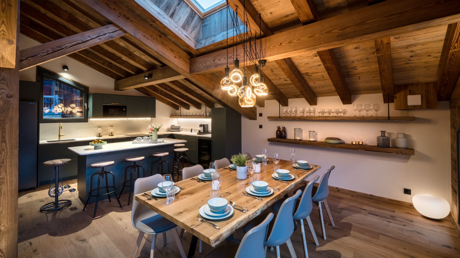 luxury-ski-chalets-morzine-zaza-oxford-ski-dining (3).jpg