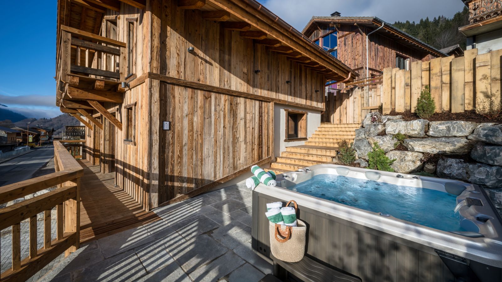 luxury-ski-chalets-morzine-zaza-oxford-ski-hot-tub (2).jpg