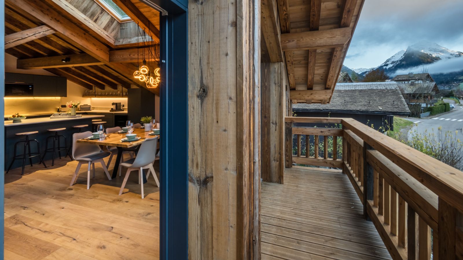luxury-ski-chalets-morzine-zaza-oxford-ski-balcony.jpg