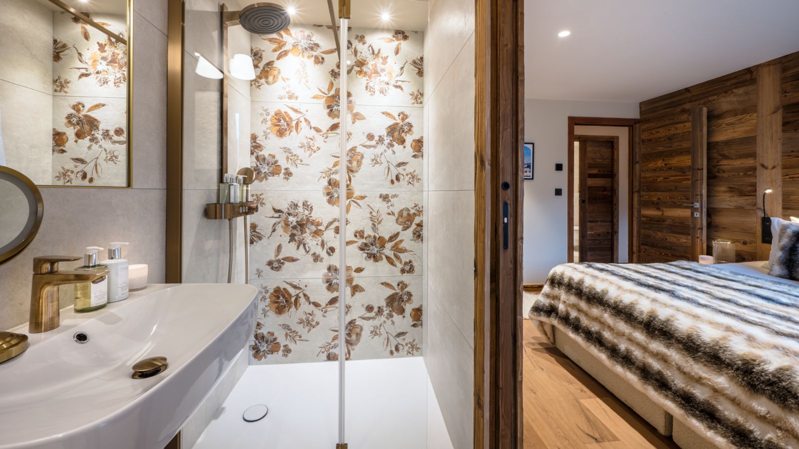 luxury-ski-chalets-morzine-zaza-oxford-ski-bathroom (1).jpg