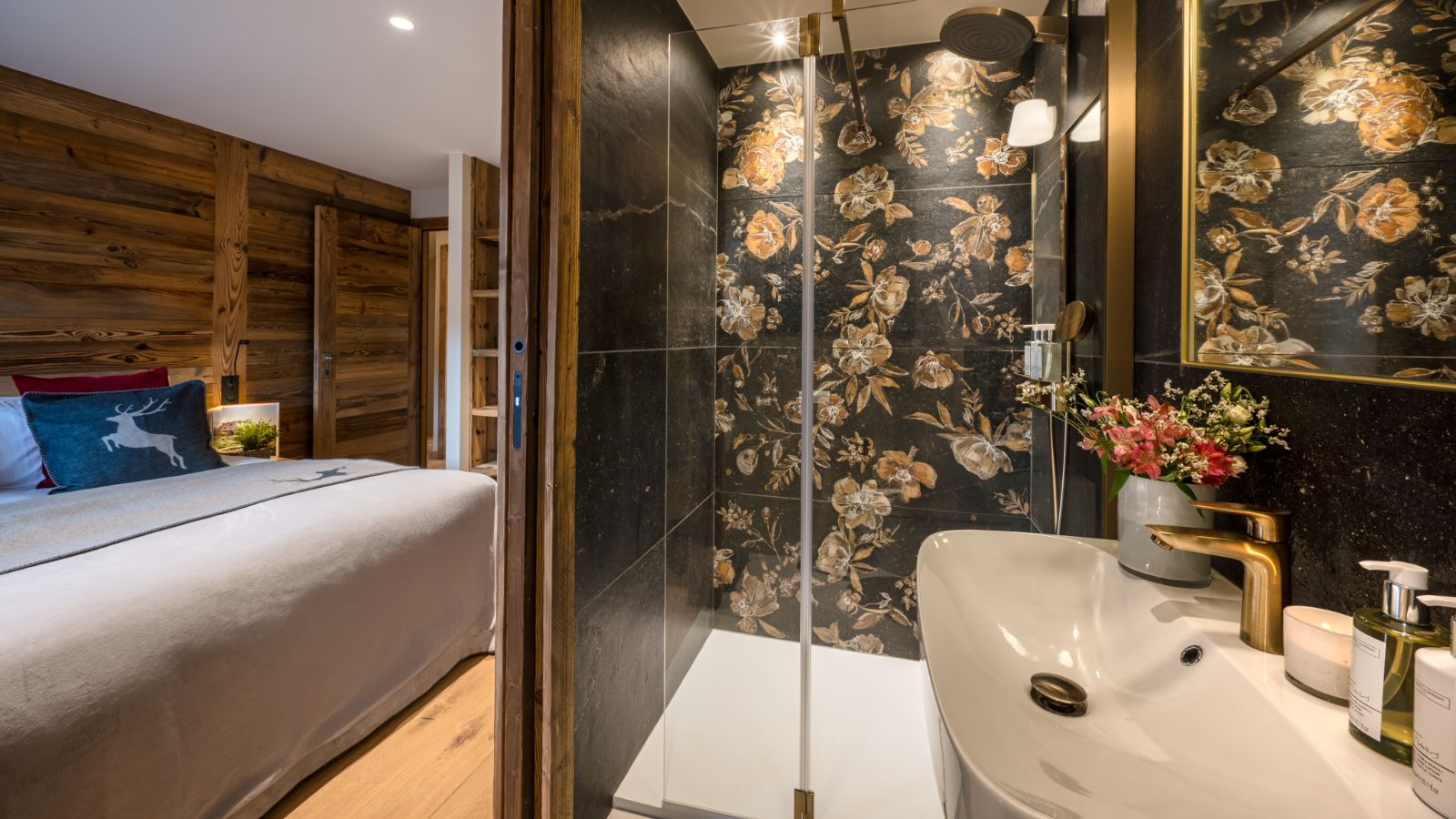 luxury-ski-chalets-morzine-zaza-oxford-ski-bathroom (2).jpg
