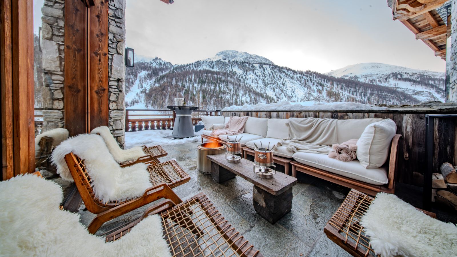 Luxury-Ski-Chalet-Val-d-Isere-Chalet-Orso-Oxford-Ski-Balcony.jpg