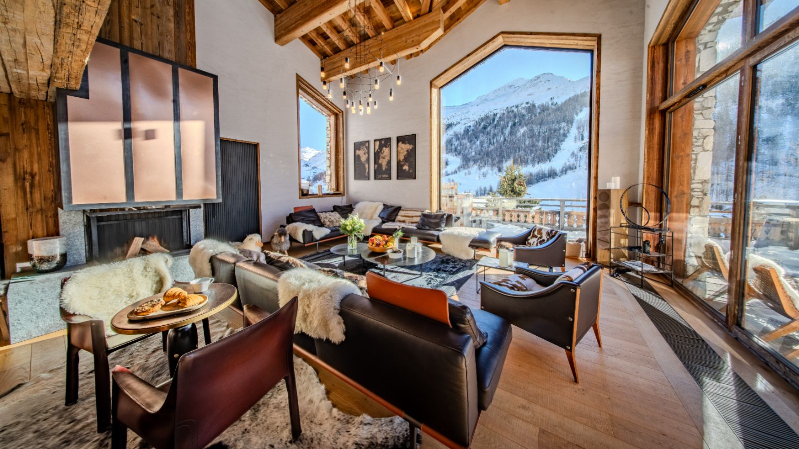 Luxury-Ski-Chalet-Val-d-Isere-Chalet-Orso-Oxford-Ski-Lounge (1).jpg