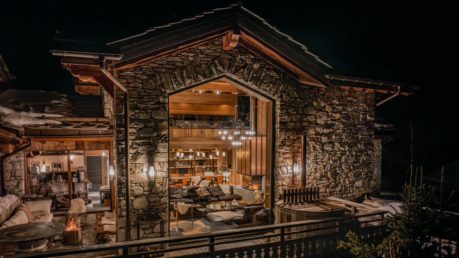 Luxury-Ski-Chalet-Val-d-Isere-Chalet-Orso-Oxford-Ski-Night-View.jpg