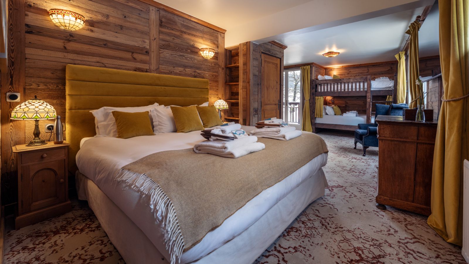 Luxury-Ski-Chalet-Meribel-Chalet-Iona-Oxford-Ski-Bedroom (10).jpg