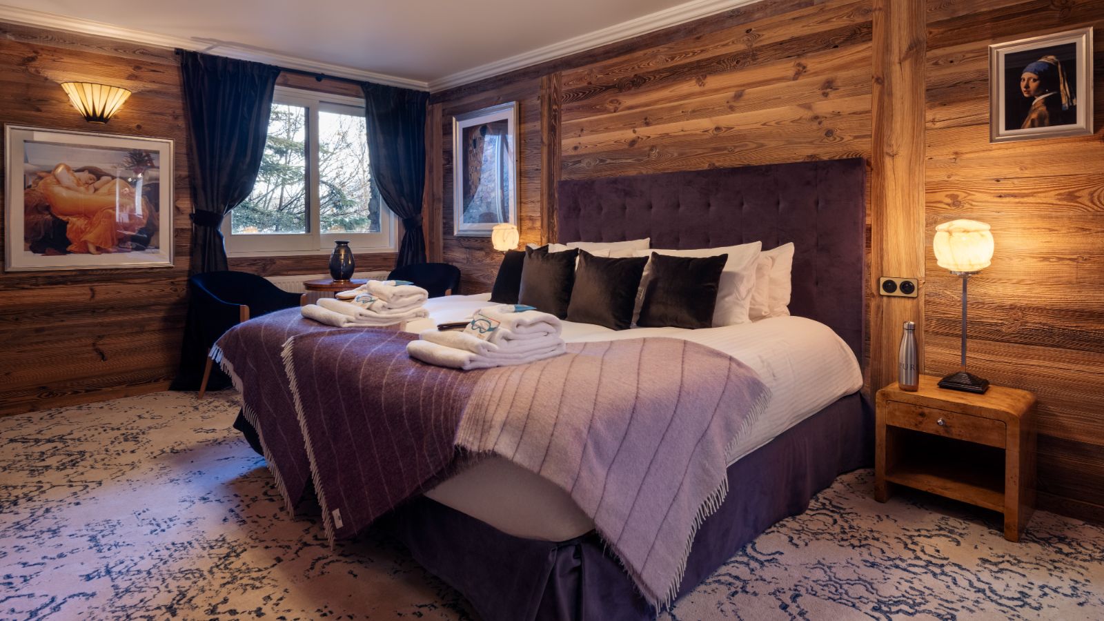 Luxury-Ski-Chalet-Meribel-Chalet-Iona-Oxford-Ski-Bedroom (22).jpg