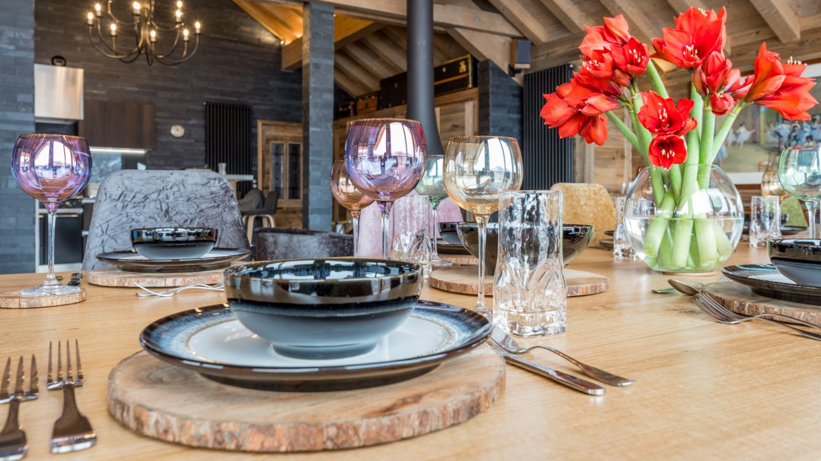Luxury-Ski-Chalet-Meribel-Chalet-Iona-Oxford-Ski-Dining.jpg