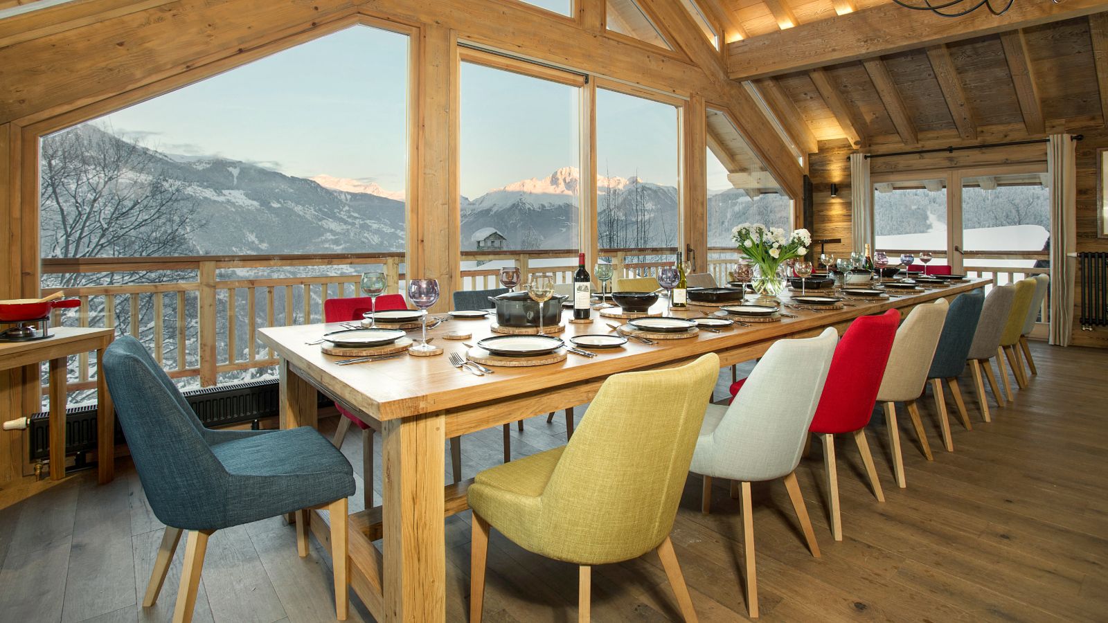 Luxury-Ski-Chalet-Meribel-Chalet-Iona-Oxford-Ski-Dining2.jpg