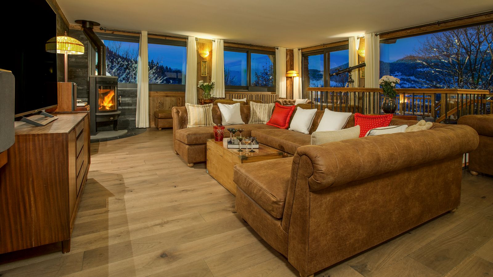 Luxury-Ski-Chalet-Meribel-Chalet-Iona-Oxford-Ski-Lounge.jpg