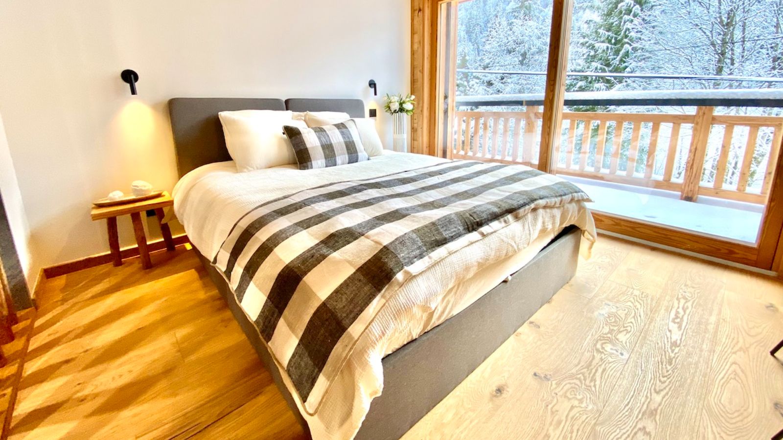 Luxury-Ski-Chalet-Morzine-Chalet-Asgard-Oxford-Ski-Bedroom (3).jpeg