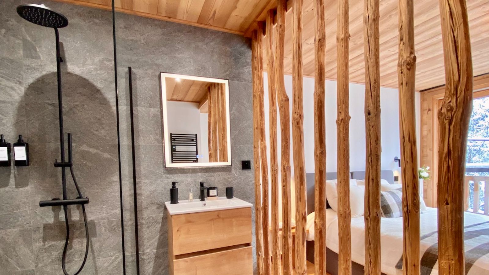 Luxury-Ski-Chalet-Morzine-Chalet-Asgard-Oxford-Ski-Bedroom (4).jpeg