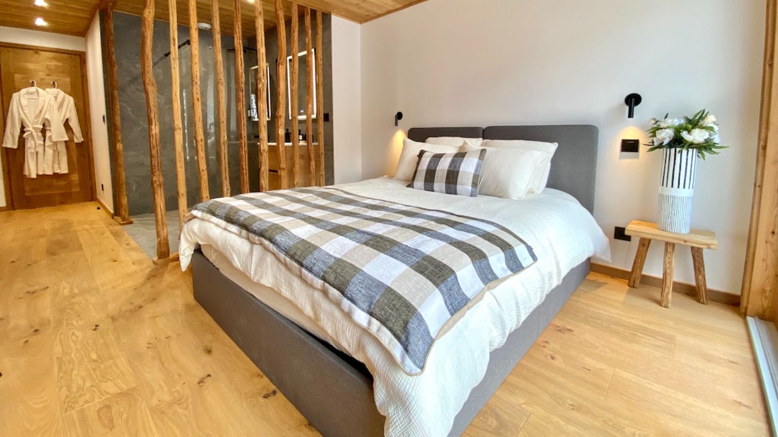 Luxury-Ski-Chalet-Morzine-Chalet-Asgard-Oxford-Ski-Bedroom (6).jpeg