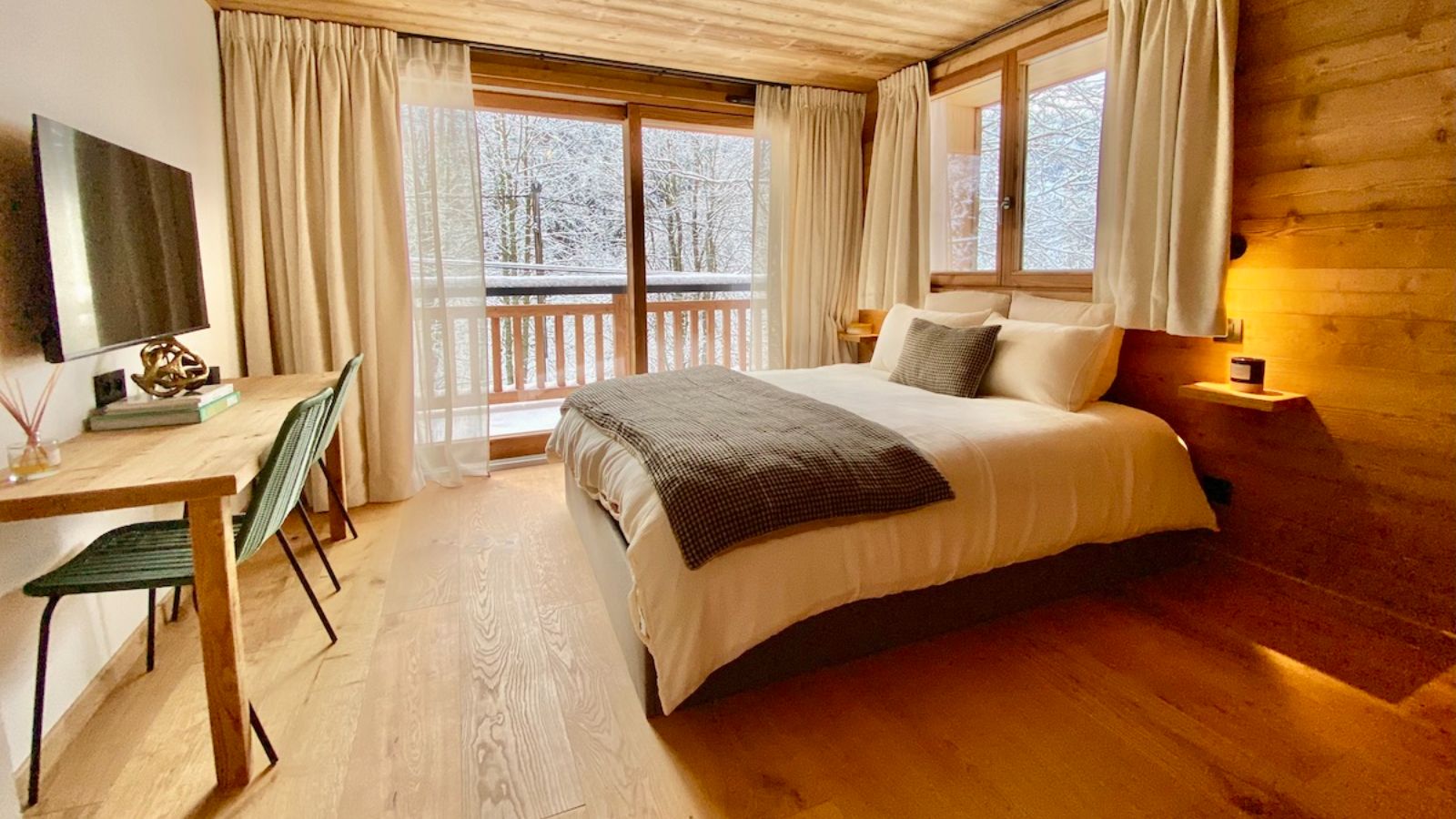 Luxury-Ski-Chalet-Morzine-Chalet-Asgard-Oxford-Ski-Bedroom (7).jpeg
