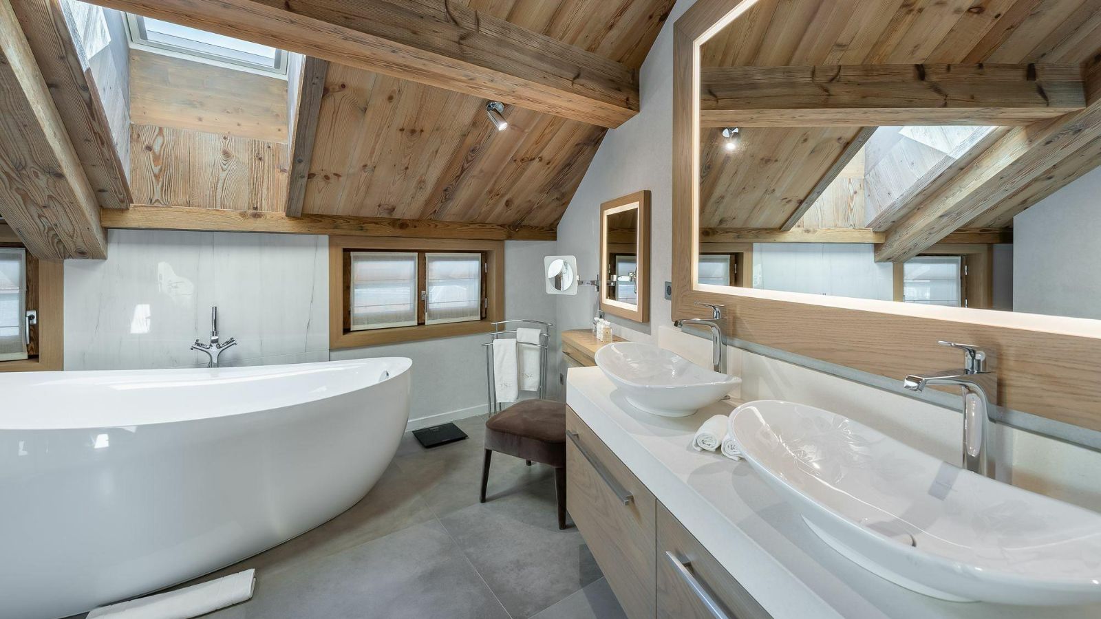 Luxury-Ski-Chalet-Meribel-Chalet-Les-Sorbiers-Oxford-Ski-Bathroom.jpg