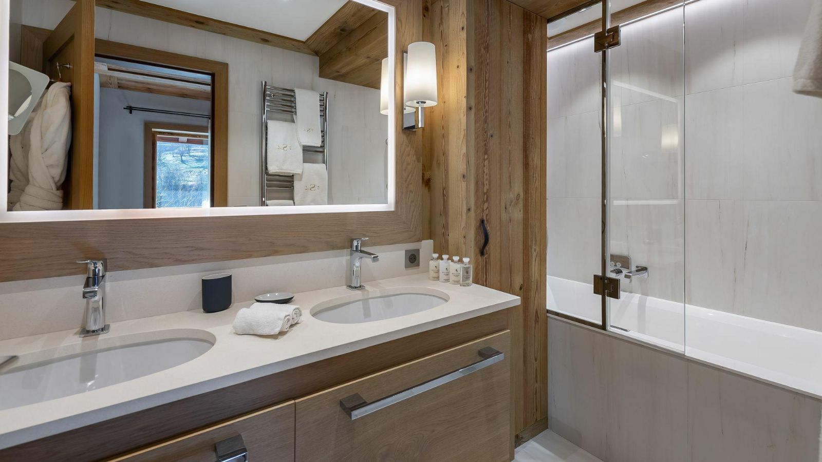 Luxury-Ski-Chalet-Meribel-Chalet-Les-Sorbiers-Oxford-Ski-Bathroom2.jpg