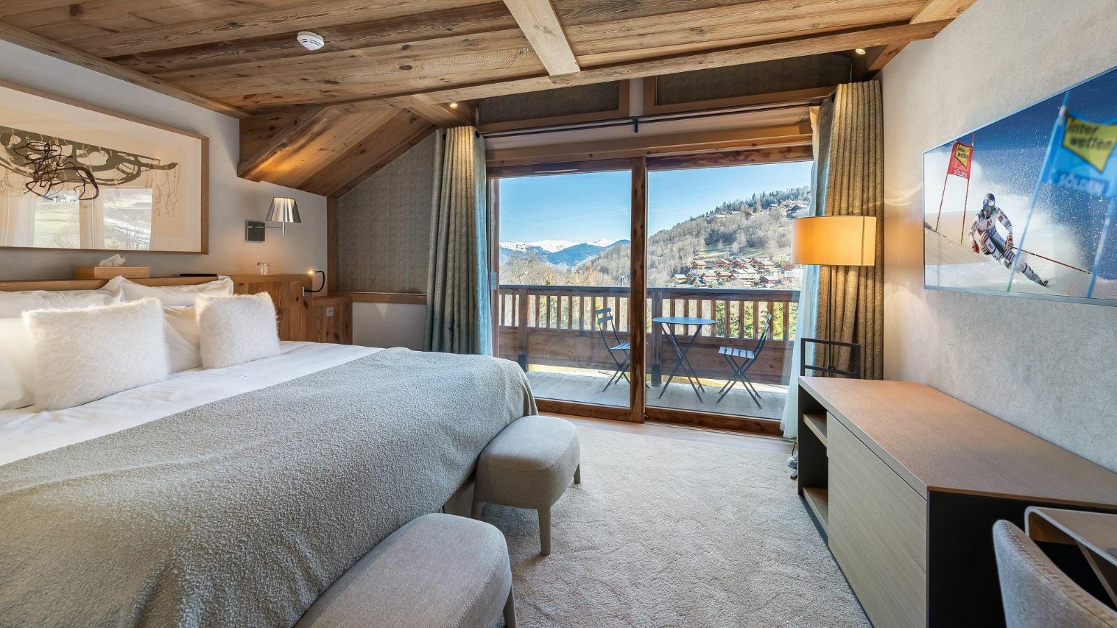 Luxury-Ski-Chalet-Meribel-Chalet-Les-Sorbiers-Oxford-Ski-Bedroom (10).jpg