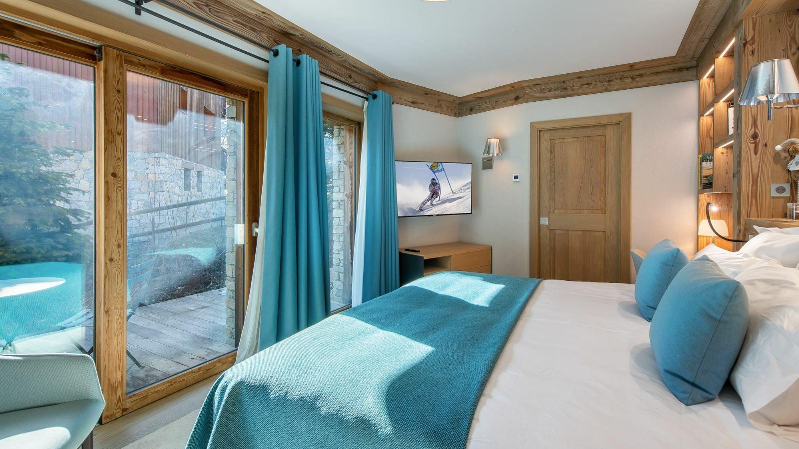 Luxury-Ski-Chalet-Meribel-Chalet-Les-Sorbiers-Oxford-Ski-Bedroom (13).jpg