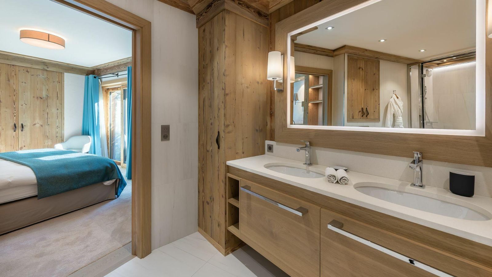 Luxury-Ski-Chalet-Meribel-Chalet-Les-Sorbiers-Oxford-Ski-Bedroom (14).jpg