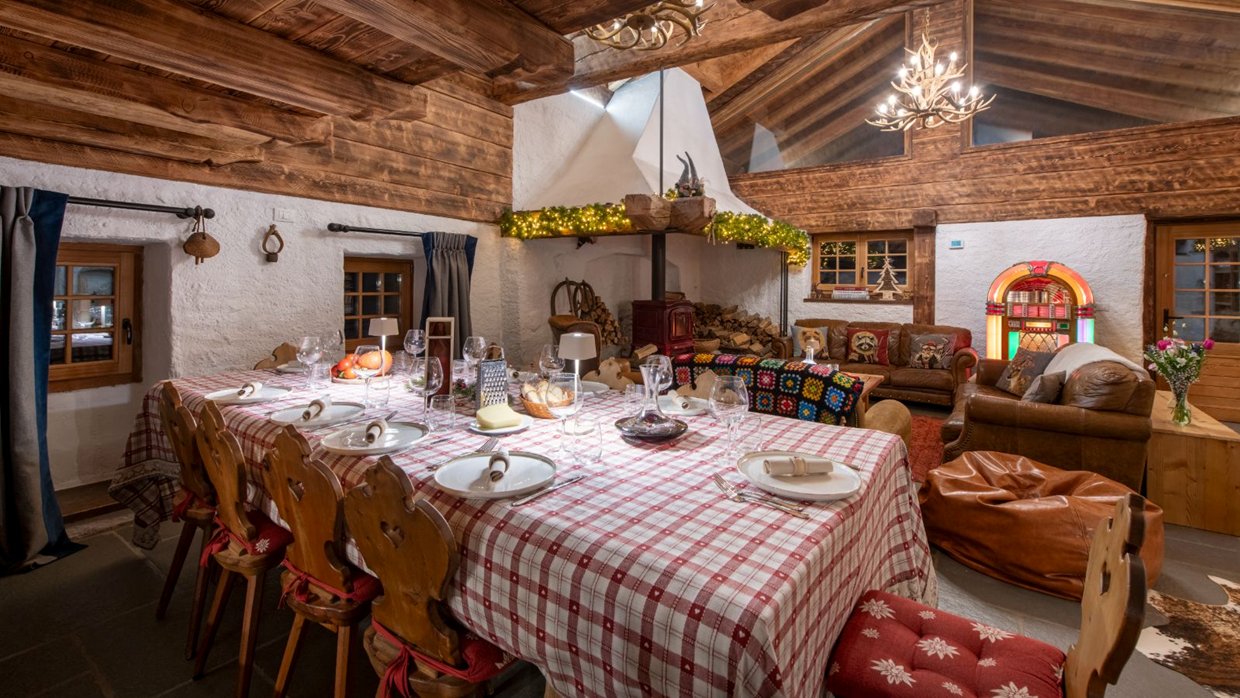 Chalet Doss-Dining.jpg