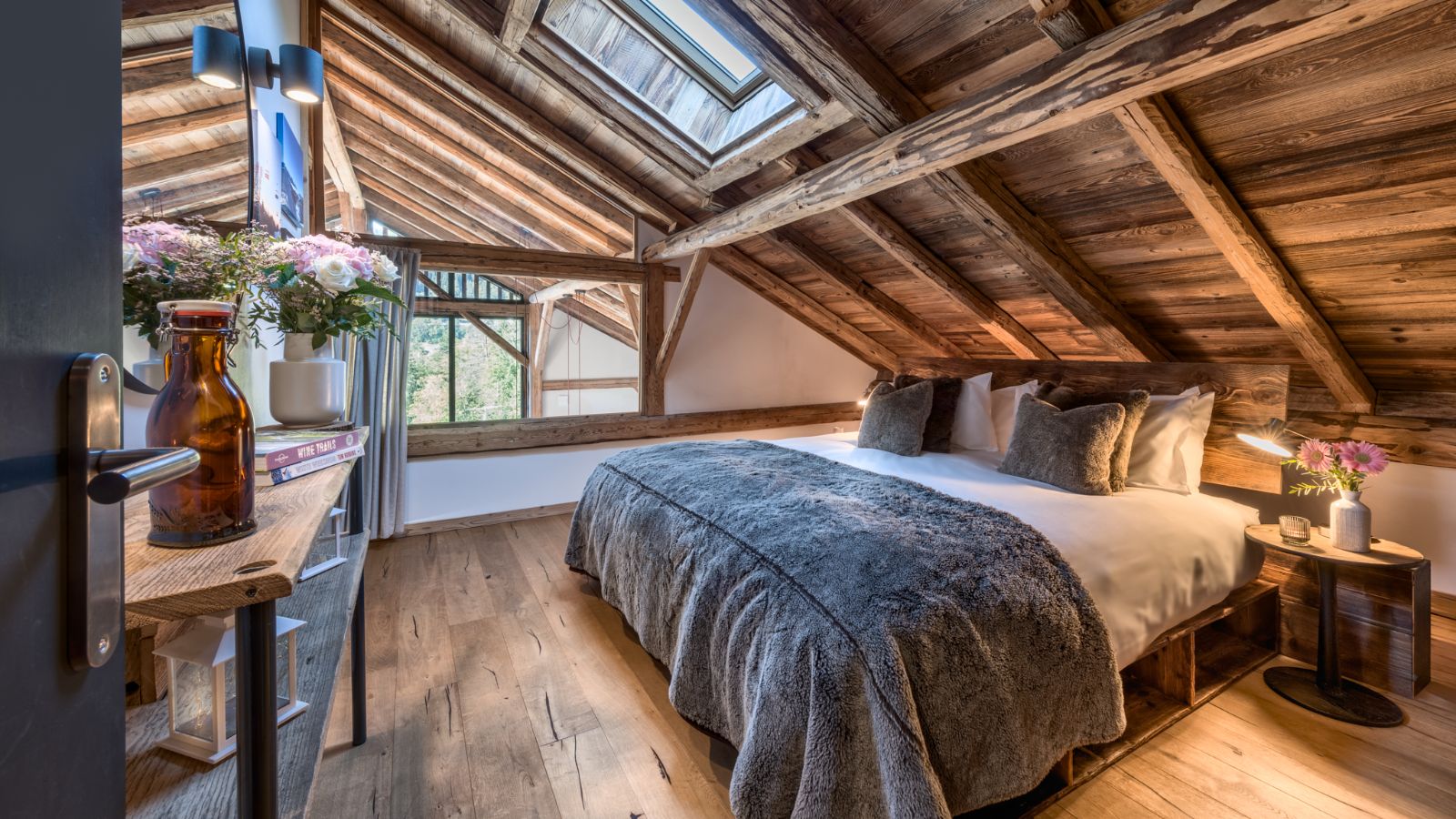 Luxury-Ski-Chalet-Morzine-Four-Twenty-L-ele-Oxford-Ski-Bedroom4.jpg