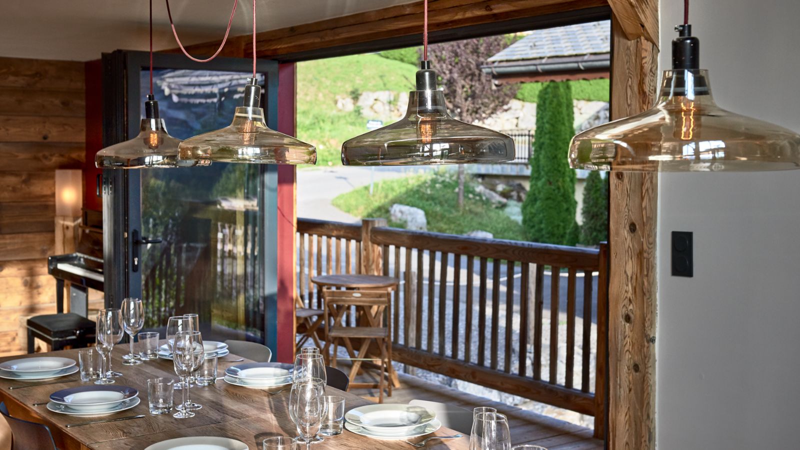 Luxury-Ski-Chalet-Morzine-Four-Twenty-L-ele-Oxford-Ski-Dining.jpg