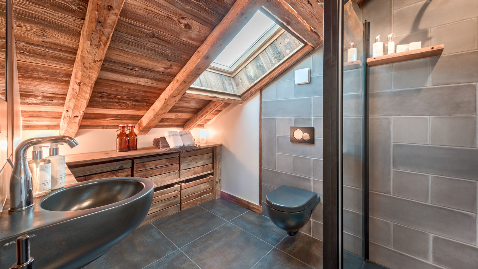Luxury-Ski-Chalet-Morzine-Four-Twenty-L-ele-Oxford-Ski-Bathroom.jpg